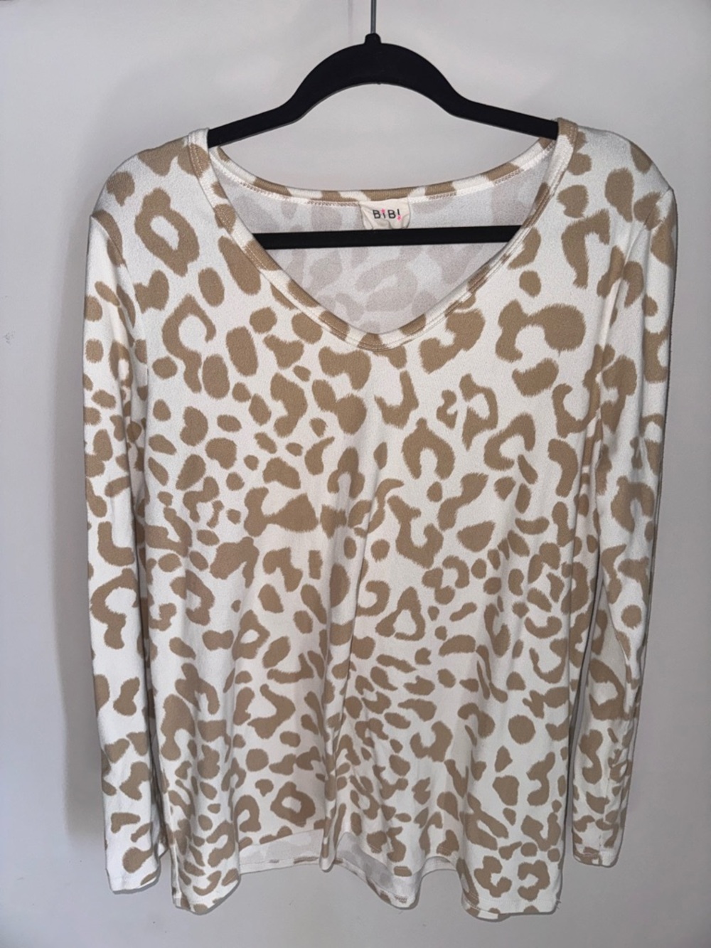 BiBi Cream and Tan Leopard Print V-Neck Long Sleeve Top